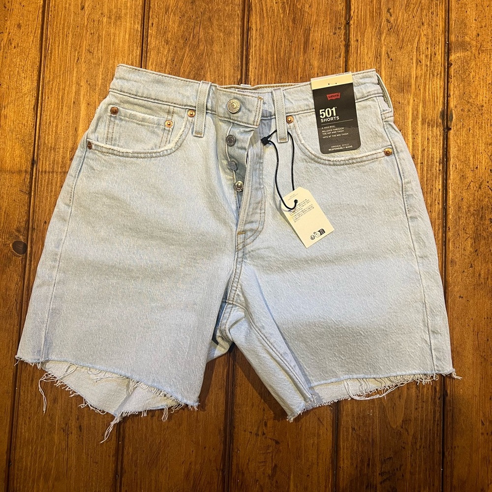 Levi’s 501® Mid Thigh Women’s Shorts in “Long Short Story Light Wash” - BNWT